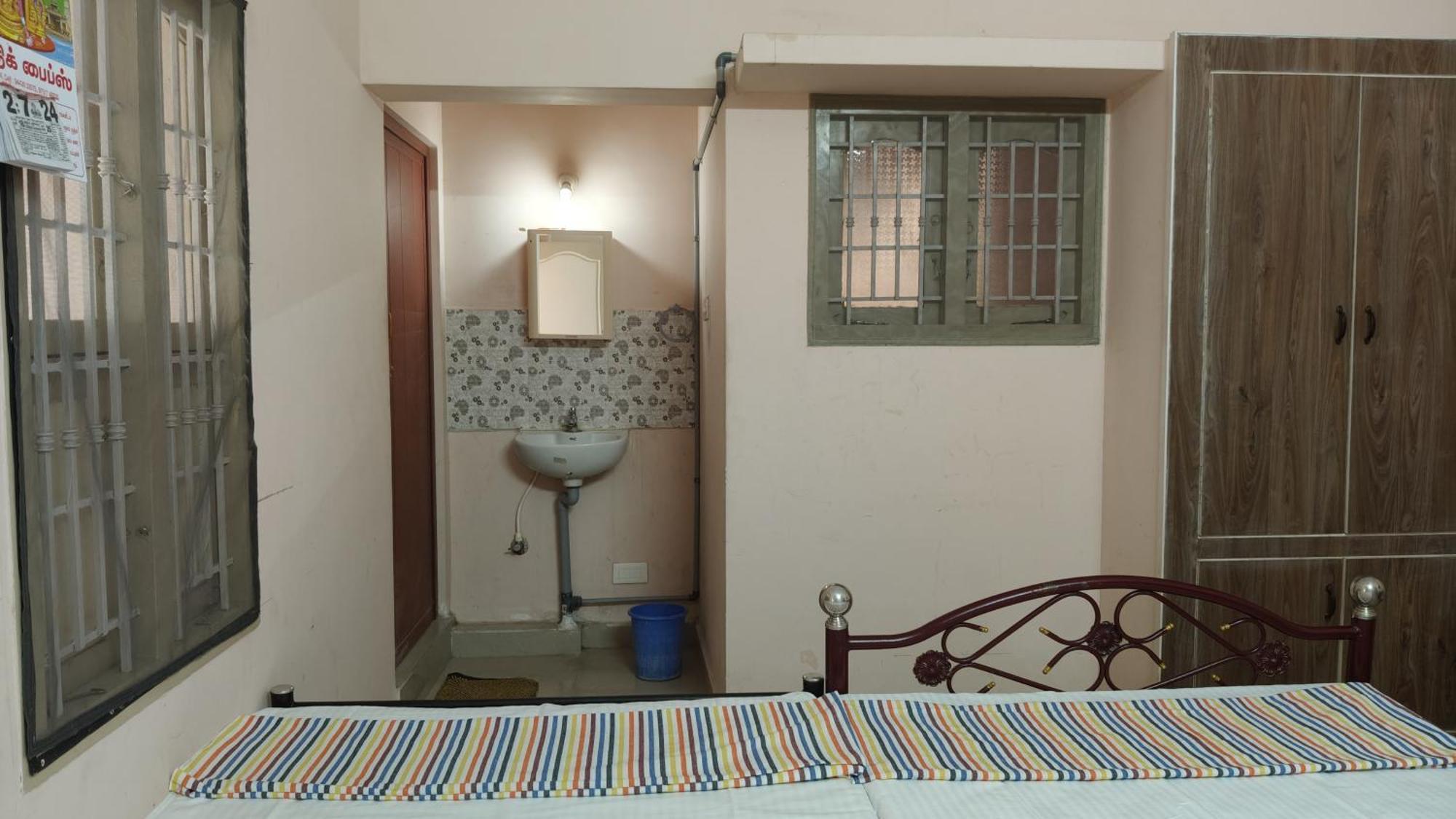 Dheeksha Homestay Tiruvannāmalai Екстериор снимка